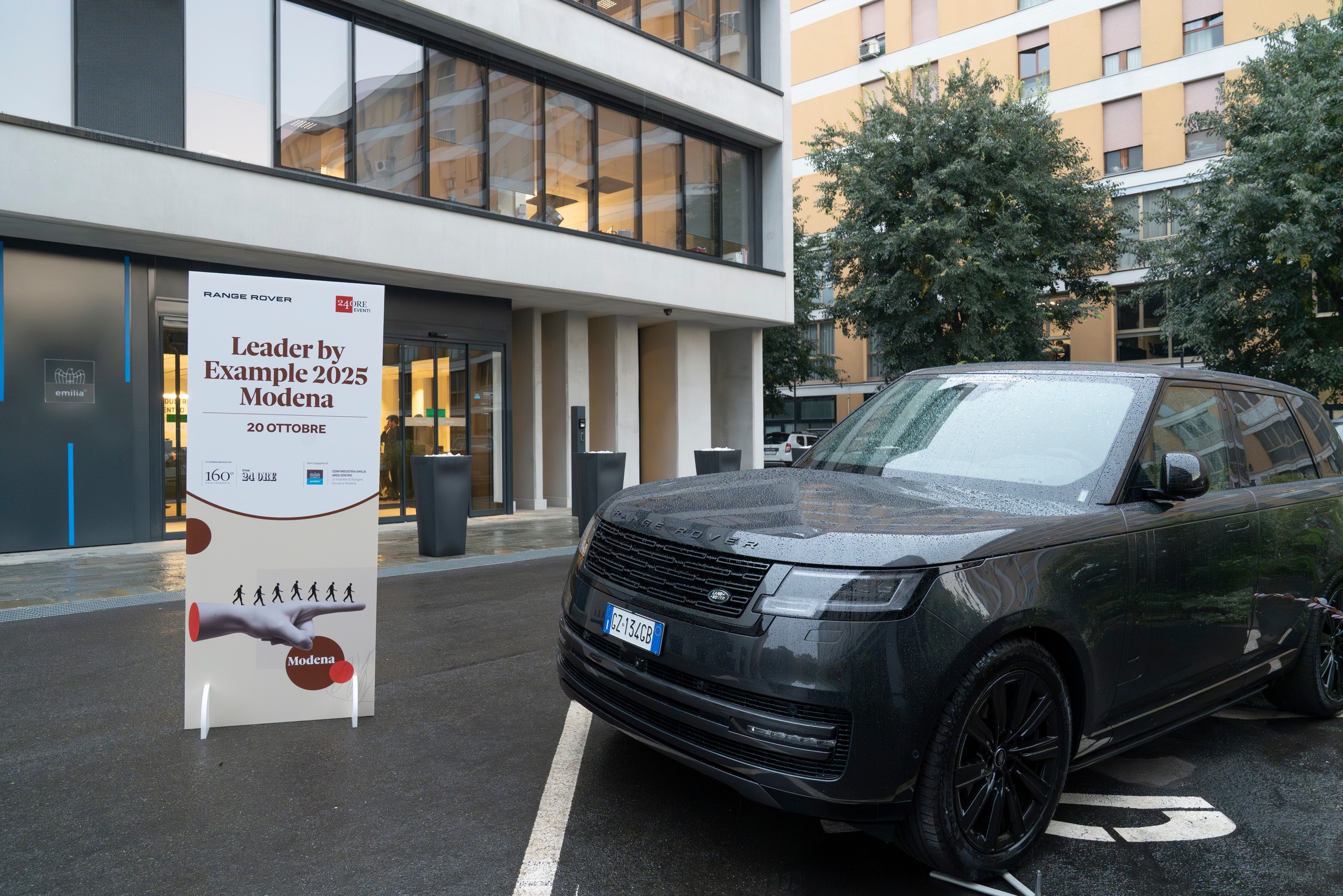 Foto 1 di 30, apre immagine ingrandita