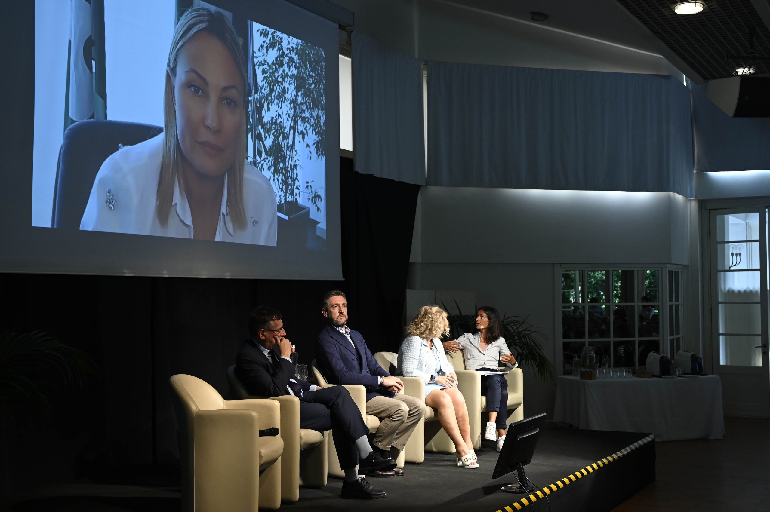 Foto 1 di 42, apre immagine ingrandita