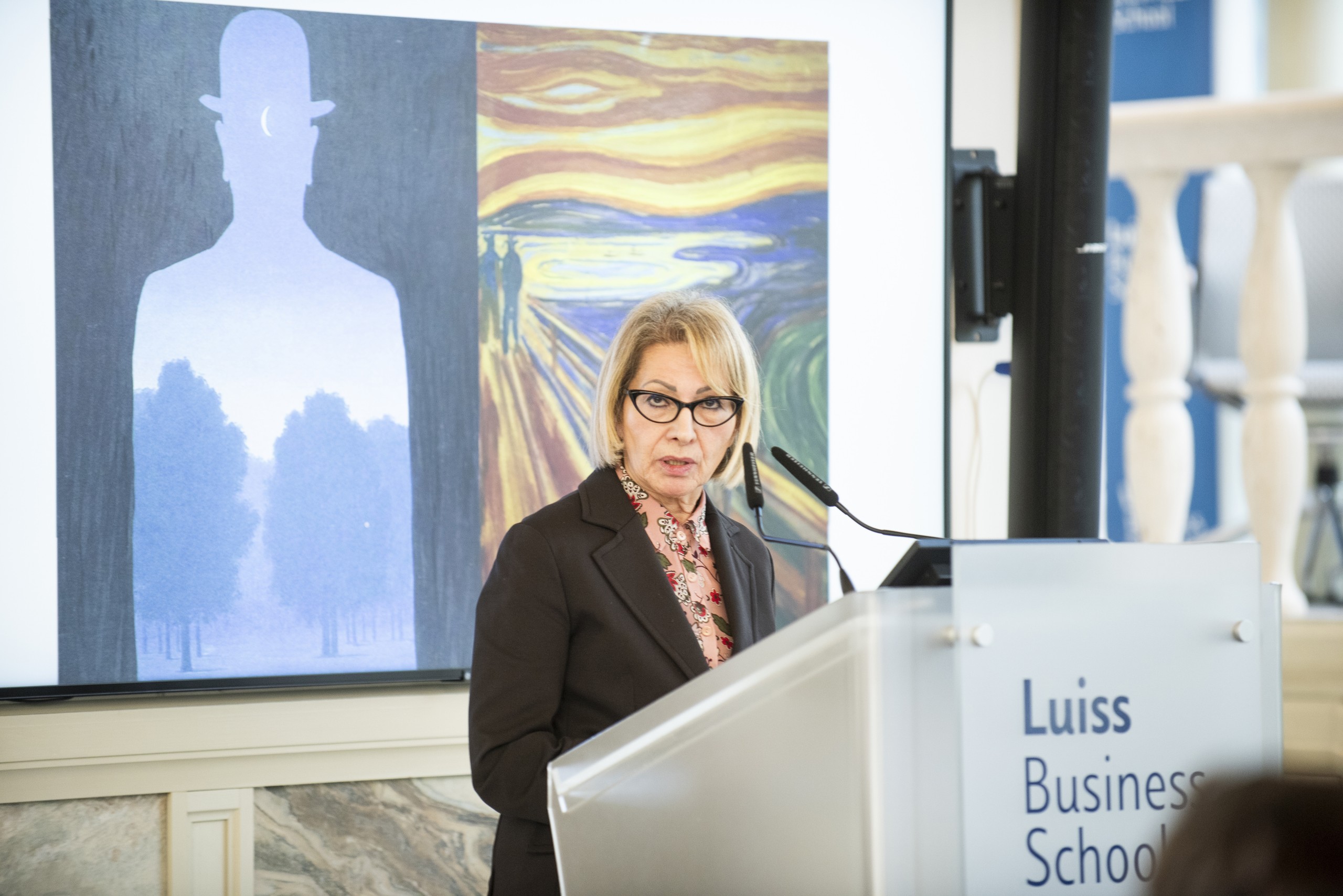 Foto 1 di 22, apre immagine ingrandita